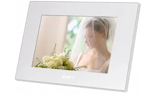 Sony DPF-D72NW https://www.monitor-information.de/wp-content/uploads/image_cache/F606AFC199EF11EE8E1900163E51D9F2/504032ed0af8e2829b80df491e6a77fc.webp